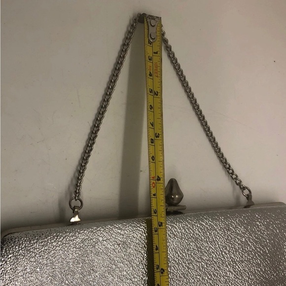 Vintage Shiny Metallic Silver Clutch Purse With Short Chain Strap 1960’s - Picture 11 of 11